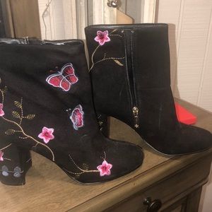 Nanette Lepore brand new embroidered booties 8